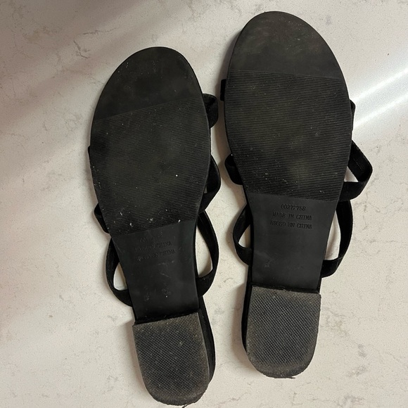 Forever 21 Black ‘suede’ Slides Flat Sandals - Picture 2 of 4